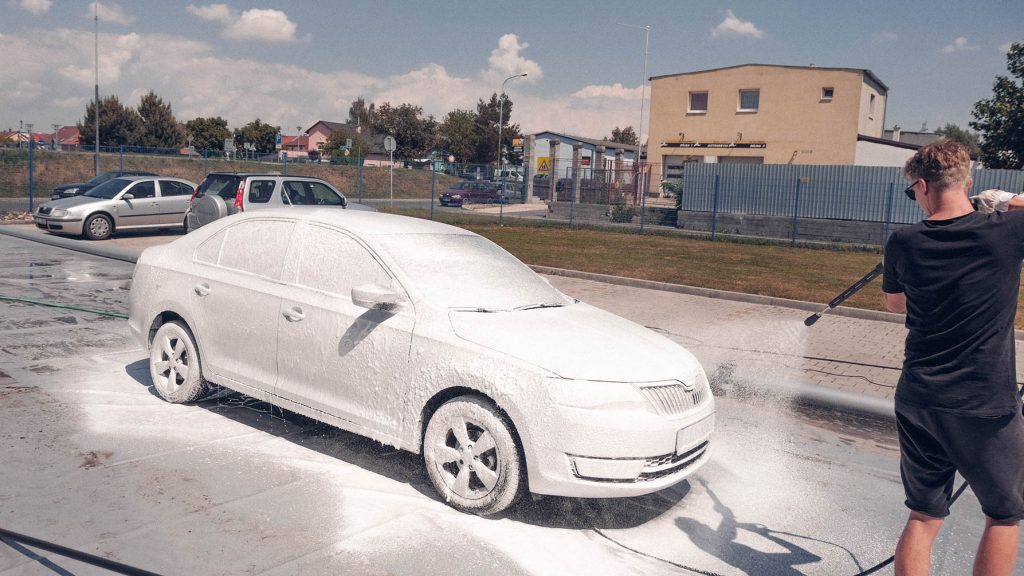 La Importancia de Limpiar el Motor del Coche