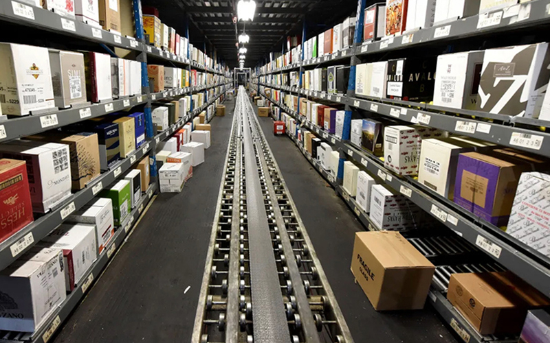 Warehouse Shopping: How People Save during the Global Economic