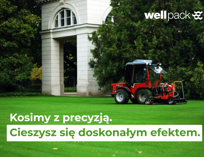 Koszenie trawy profesjonalną maszyną przy zabytkowym budynku – Wellpack, precyzyjna pielęgnacja zieleni