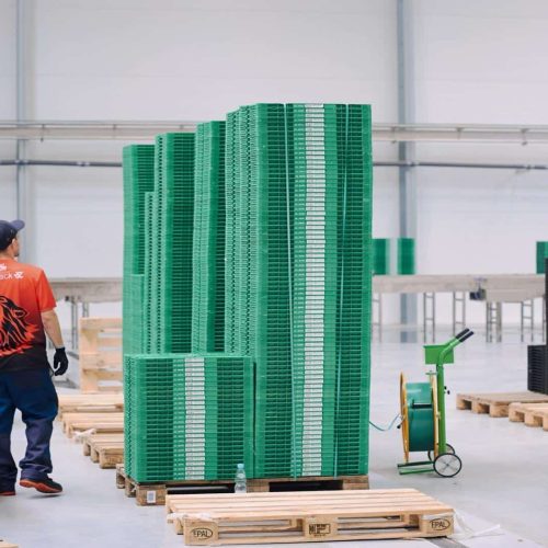 Where to Wash Reusable Plastic Boxes and Crates